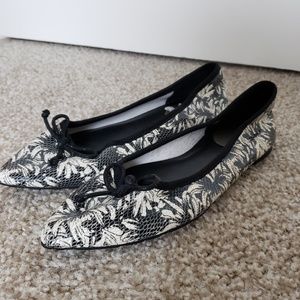 Tahari Flats